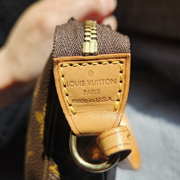 Authentic Louis Vuitton Pochette Accessoire Monogram- Excellent Condition - Picture 6 of 16